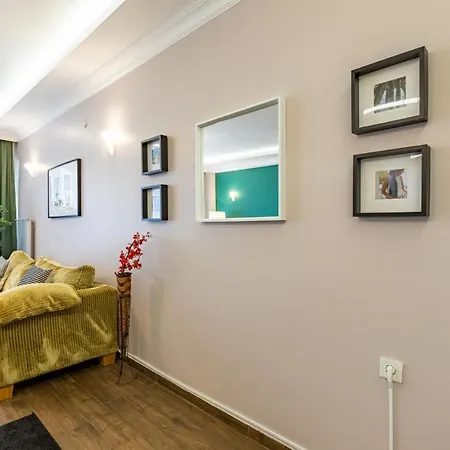 Sleek And Central Flat In Nisantasi * Istanbul