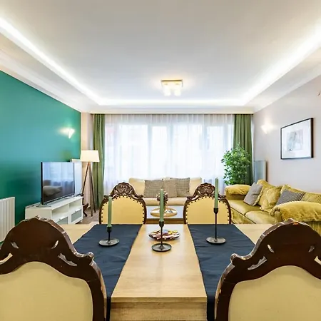Sleek And Central Flat In Nisantasi